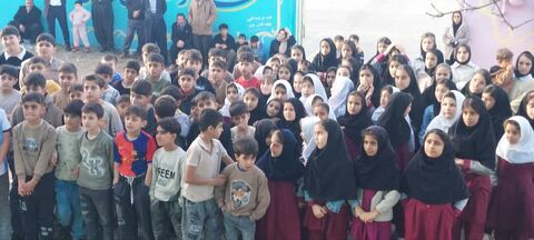 تماشاخانه سیار کانون پرورش فکری کودکان و نوجوانان با اجرای نمایش «لاک پشت و خرگوش» در شهر لاجان، شین آباد و کوپر پیرانشهر