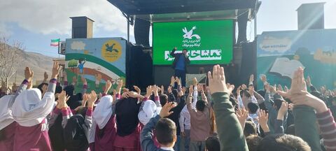 تماشاخانه سیار کانون پرورش فکری کودکان و نوجوانان با اجرای نمایش «لاک پشت و خرگوش» در شهر لاجان، شین آباد و کوپر پیرانشهر