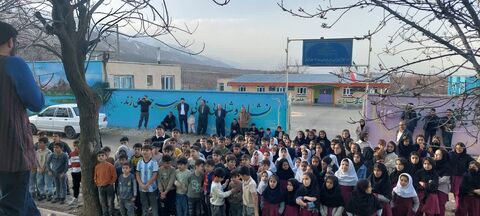 تماشاخانه سیار کانون پرورش فکری کودکان و نوجوانان با اجرای نمایش «لاک پشت و خرگوش» در شهر لاجان، شین آباد و کوپر پیرانشهر