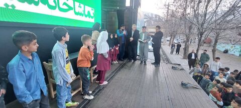 تماشاخانه سیار کانون پرورش فکری کودکان و نوجوانان با اجرای نمایش «لاک پشت و خرگوش» در شهر لاجان، شین آباد و کوپر پیرانشهر