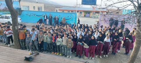 تماشاخانه سیار کانون پرورش فکری کودکان و نوجوانان با اجرای نمایش «لاک پشت و خرگوش» در شهر لاجان، شین آباد و کوپر پیرانشهر