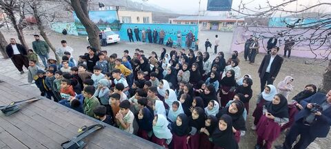 تماشاخانه سیار کانون پرورش فکری کودکان و نوجوانان با اجرای نمایش «لاک پشت و خرگوش» در شهر لاجان، شین آباد و کوپر پیرانشهر