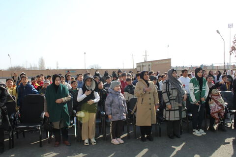 تماشاخانه سیار کانون پرورش فکری کودکان و نوجوانان با اجرای نمایش «لاک پشت و خرگوش» در شهرستان نقده