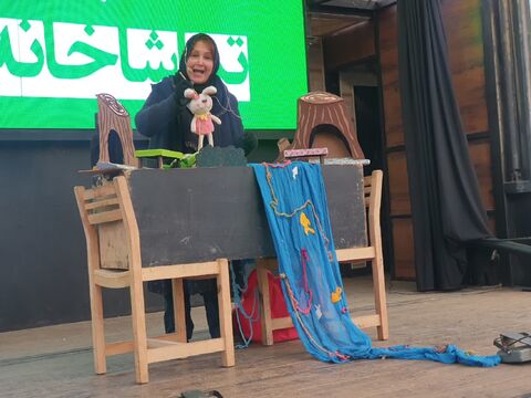 تماشاخانه سیار کانون پرورش فکری کودکان و نوجوانان با اجرای نمایش «لاک پشت و خرگوش» در ارومیه