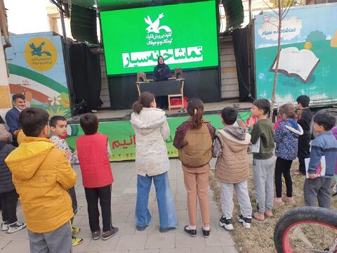تماشاخانه سیار کانون پرورش فکری کودکان و نوجوانان با اجرای نمایش «لاک پشت و خرگوش» در ارومیه