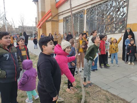 تماشاخانه سیار کانون پرورش فکری کودکان و نوجوانان با اجرای نمایش «لاک پشت و خرگوش» در ارومیه