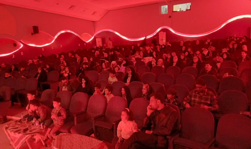 نمایش «گربهها و خروسها» در کانون کرمانشاه برای عموم به صحنه رفت