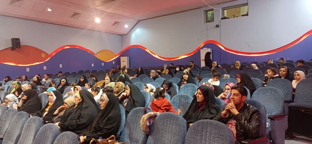 نمایش «گربهها و خروسها» در کانون کرمانشاه برای عموم به صحنه رفت