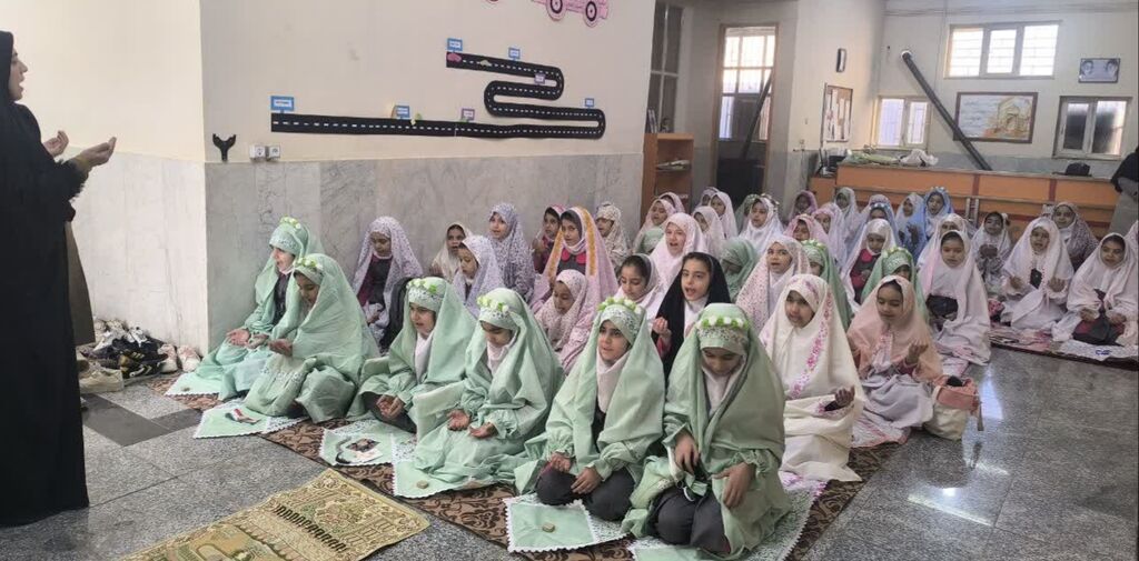 آیین جشن تکلیف برای ۱۵۰ دانشآموز در مرکز شماره ۳ کانون کرمانشاه