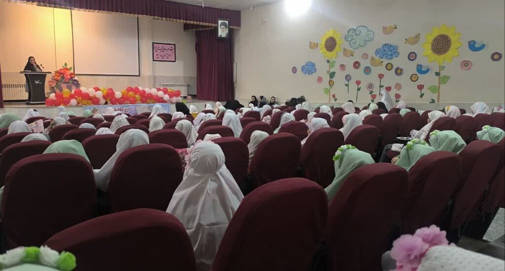 آیین جشن تکلیف برای ۱۵۰ دانشآموز در مرکز شماره ۳ کانون کرمانشاه