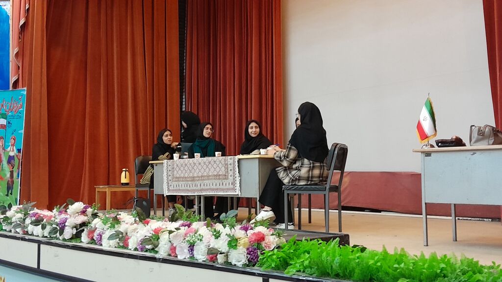 نخستین رویداد تئاتر دانش آموزی شهرستان بویین زهرا