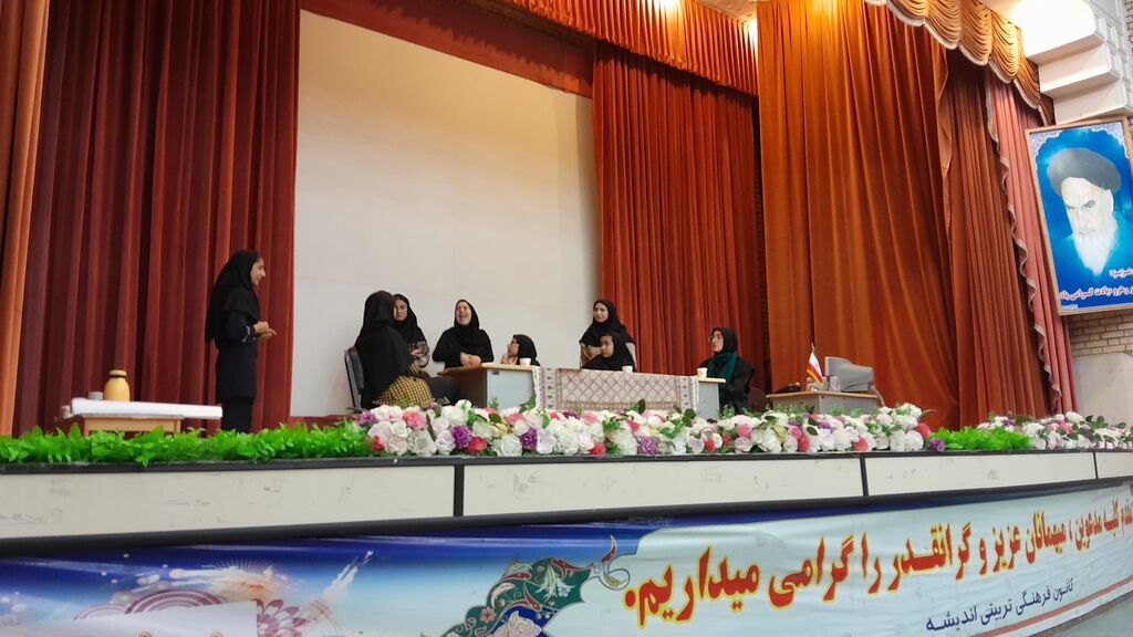 نخستین رویداد تئاتر دانش آموزی شهرستان بویین زهرا