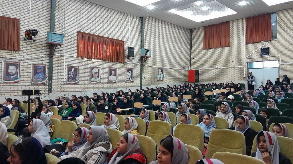 نخستین رویداد تئاتر دانش آموزی شهرستان بویین زهرا