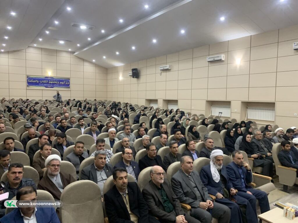 تقدیر از مدیرکل کانون پرورش فکری کودکان و نوجوانان کردستان در اجلاس استانی نماز