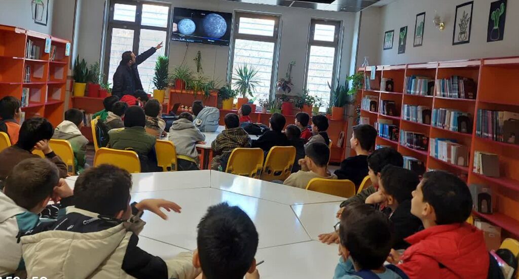دانشآموزان کرمانشاهی در مرکز شماره ۴ کانون با دنیای نجوم و علم آشنا شدند