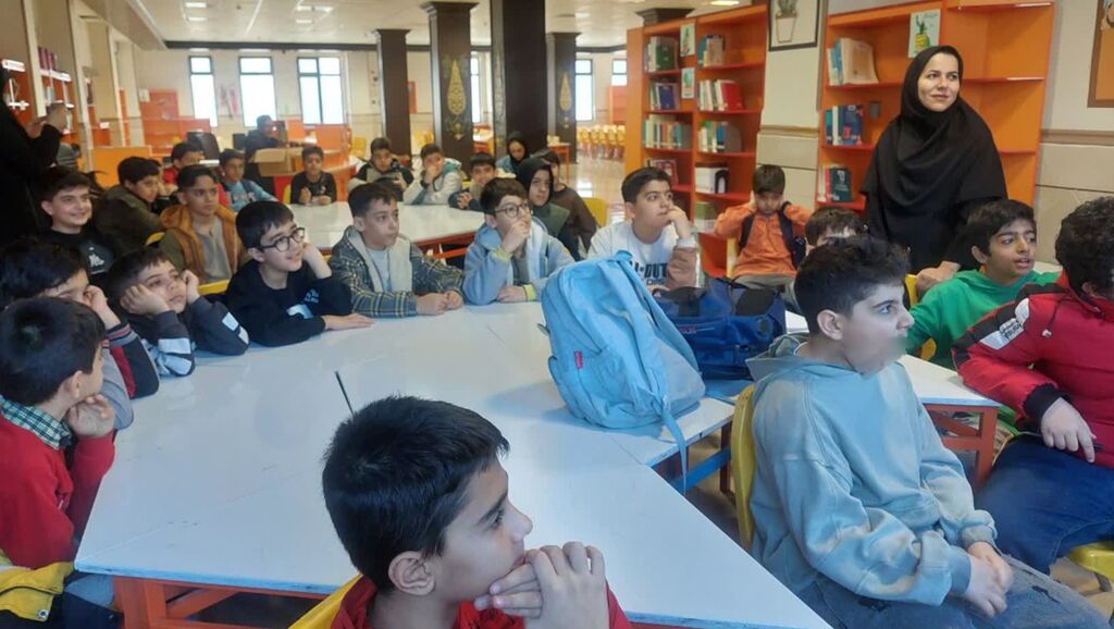 دانشآموزان کرمانشاهی در مرکز شماره ۴ کانون با دنیای نجوم و علم آشنا شدند