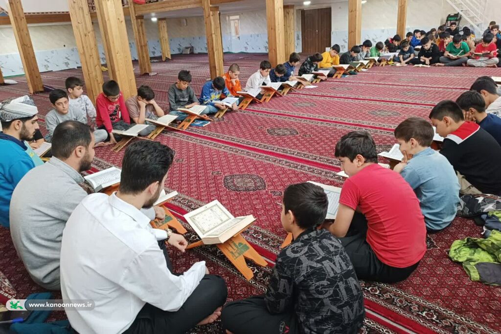 برگزاری کلاسهای قرآنی و آیین تجلیل از حافظان قرآن در سنندج