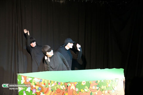 اجرای نمایش «گرگ بلا! جلو بیا، جلو بیا» در مرکز تئاتر کانون