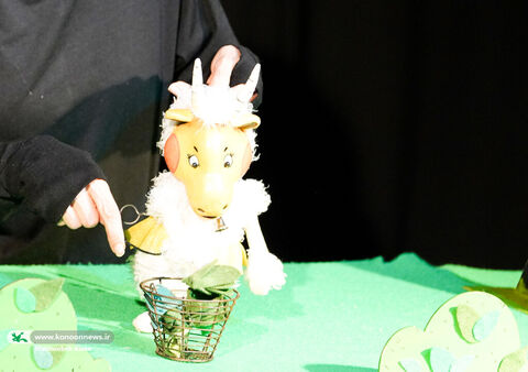 اجرای نمایش «گرگ بلا! جلو بیا، جلو بیا» در مرکز تئاتر کانون