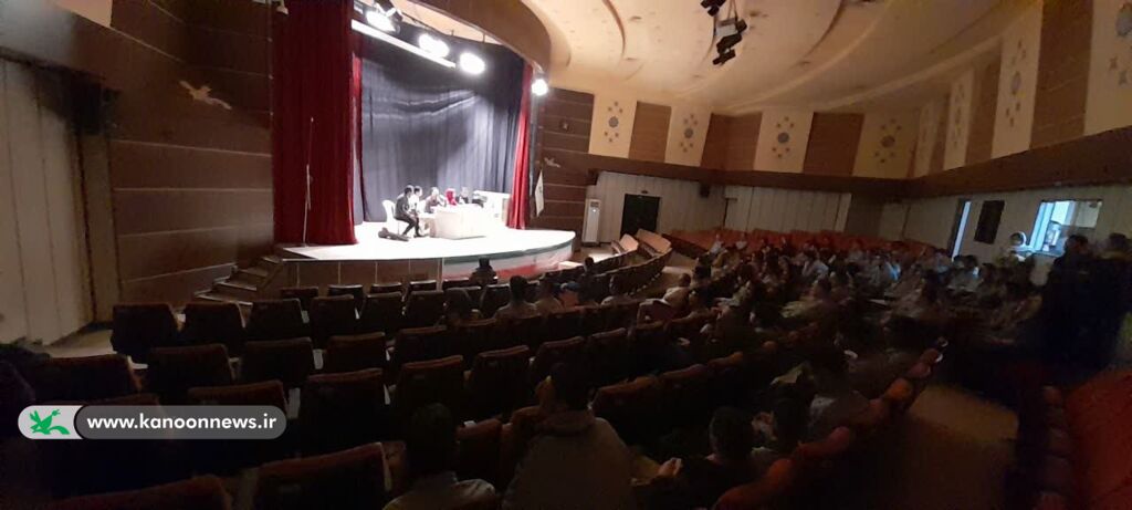 اجرای نمایشنامه‌خوانی «نه زشت نه زیبا» در کانون گرگان