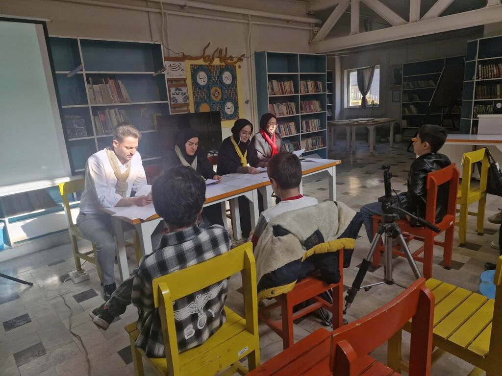 نمایشنامهخوانی «همه بگید سیب» برگزار شد