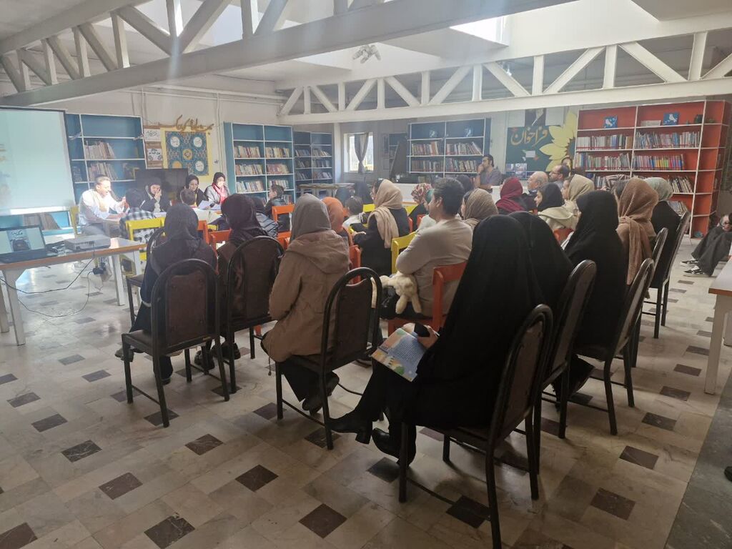 نمایشنامهخوانی «همه بگید سیب» برگزار شد