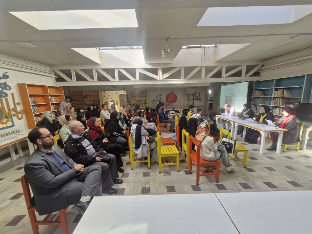 نمایشنامه‌خوانی «همه بگید سیب» برگزار شد