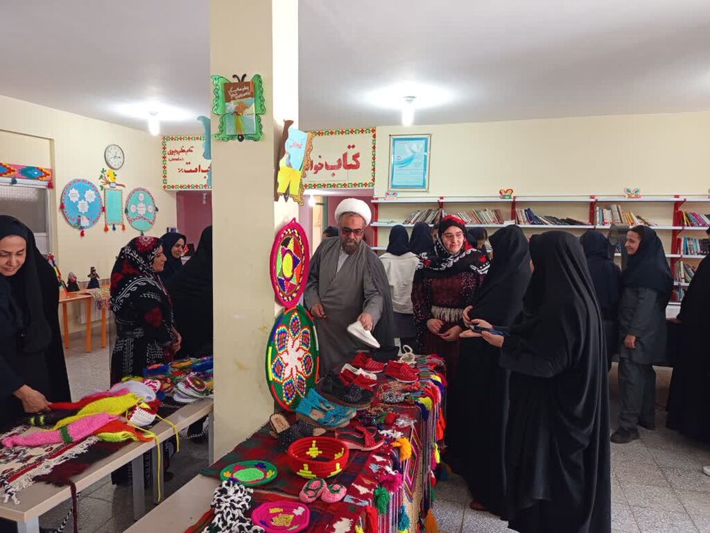 سومین مهرواره استانی عروسکهاو نمادهای بومی محلی درمرکز فرهنگی هنری بدره