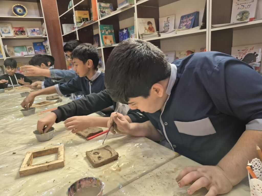 بازدید ۶۰ دانشآموز نوخوان مدرسه "مسیر دانشآموزی" از مرکز شماره یک بندرعباس