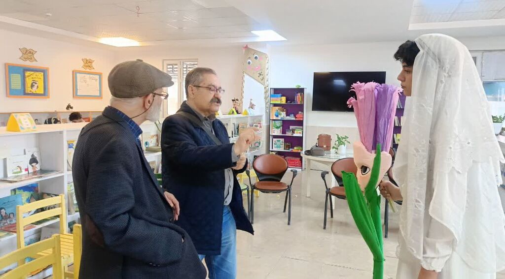 بازبینی نمایش «بهشت دوره یا نزدیک» توسط نمایندگان خانه تئاتر تهران