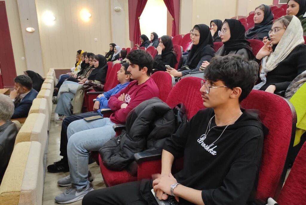 سومین چهار فصل شاعری کانون با محوریت مولوی در ارومیه