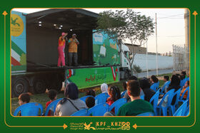 اجرای تماشاخانه سیار کانون پرورش فکری در شهرستان شوشتر