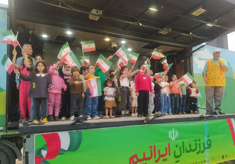 اجرای تماشاخانه سیار کانون پرورش فکری در شهرستان شوشتر