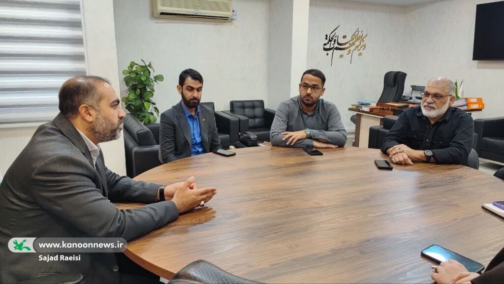 نشست مدیرکل کانون خوزستان با داوران جشنواره «نغمه‌های روشن فردا»