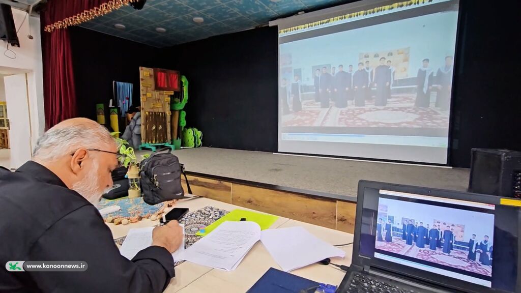 نشست مدیرکل کانون خوزستان با داوران جشنواره «نغمههای روشن فردا»