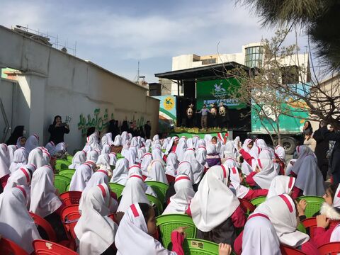 گزارش تصویری شادی‌آفرینی پراستقبال تماشاخانه سیار کانون در استان قزوین