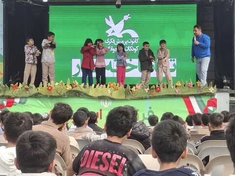 گزارش تصویری شادی‌آفرینی پراستقبال تماشاخانه سیار کانون در استان قزوین