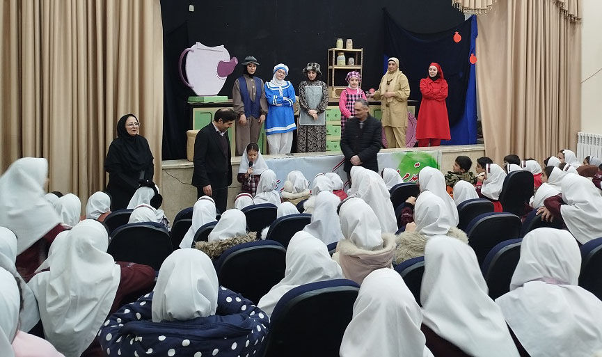 اجرای نمایش «نون زنجبیلی» در کانون نمین با استقبال دانش‌آموزان همراه شد