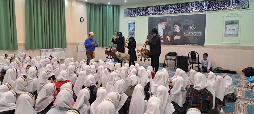 شادی‌آفرینی پراستقبال تماشاخانه سیار کانون در استان قزوین