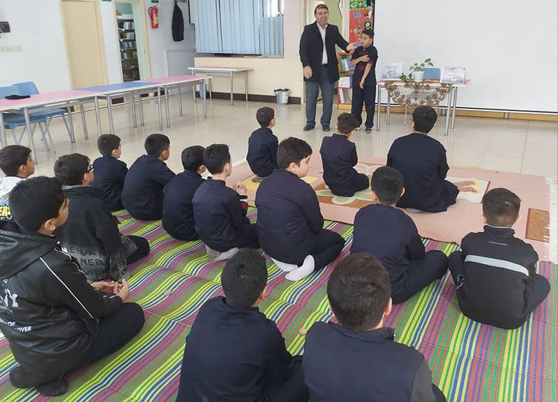 اقامه نماز جماعت و برگزاری برنامه‌های قرآنی ویژه ماه رمضان در مراکز فرهنگی پارس‌آباد و رضی