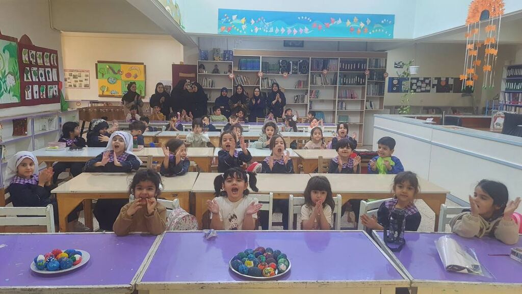 آموزش طرح و نقش با چاشنی شعر و رنگ در کانون گرمسار