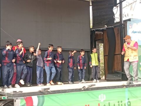 اجرای «بچه زرنگ» در دومین روز حضور تماشاخانه سیار کانون در خوزستان