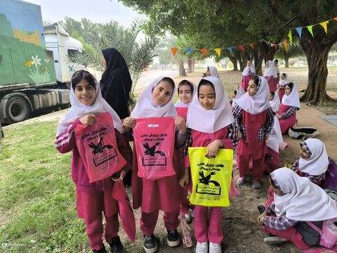 اجرای «بچه زرنگ» در دومین روز حضور تماشاخانه سیار کانون در خوزستان