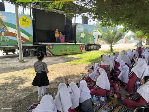 اجرای «بچه زرنگ» در دومین روز حضور تماشاخانه سیار کانون در خوزستان