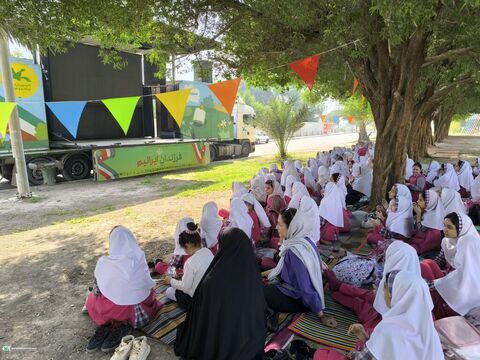 اجرای «بچه زرنگ» در دومین روز حضور تماشاخانه سیار کانون در خوزستان