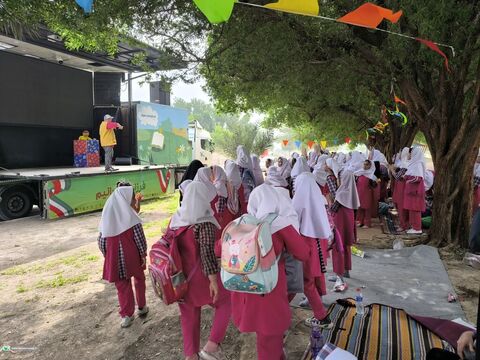 اجرای «بچه زرنگ» در دومین روز حضور تماشاخانه سیار کانون در خوزستان