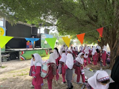 اجرای «بچه زرنگ» در دومین روز حضور تماشاخانه سیار کانون در خوزستان