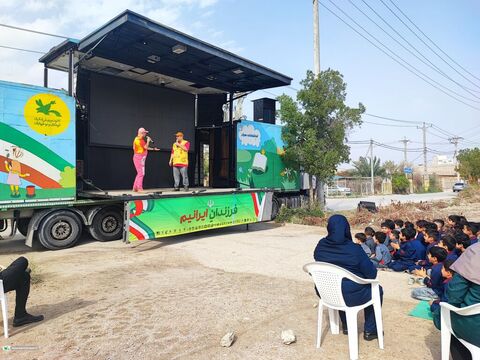 اجرای «بچه زرنگ» در دومین روز حضور تماشاخانه سیار کانون در خوزستان
