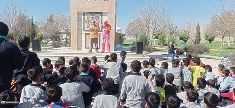 اجرای «بچه زرنگ» در سومین روز حضور تماشاخانه سیار کانون در خوزستان