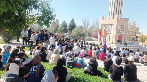 اجرای «بچه زرنگ» در سومین روز حضور تماشاخانه سیار کانون در خوزستان